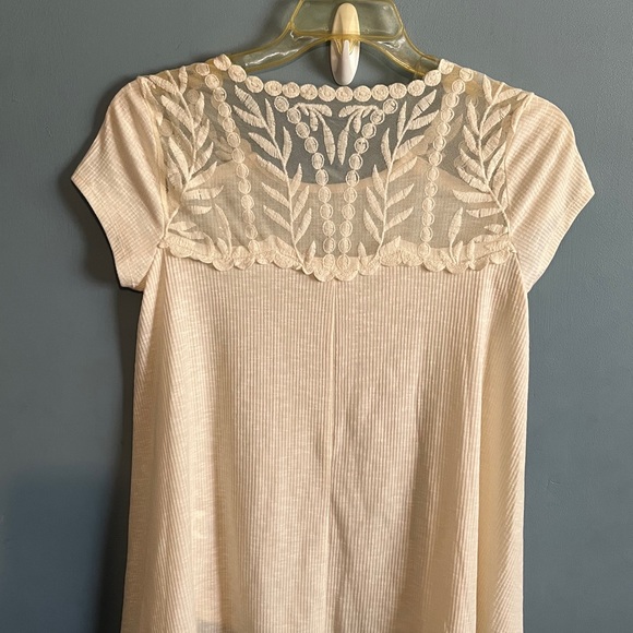 SELLING JOLT TOP FOR WOMEN SIZE M COLOR CREAM VERY GOOD CONDITION - Picture 4 of 13
